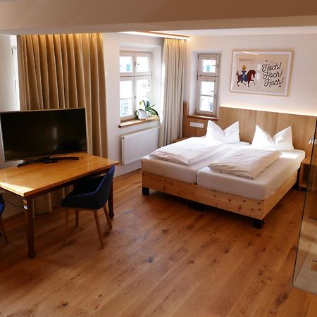 הילפולטשטיין Hotel Zum Schwarzen Ross Und Gutmann Zur Post מראה חיצוני תמונה