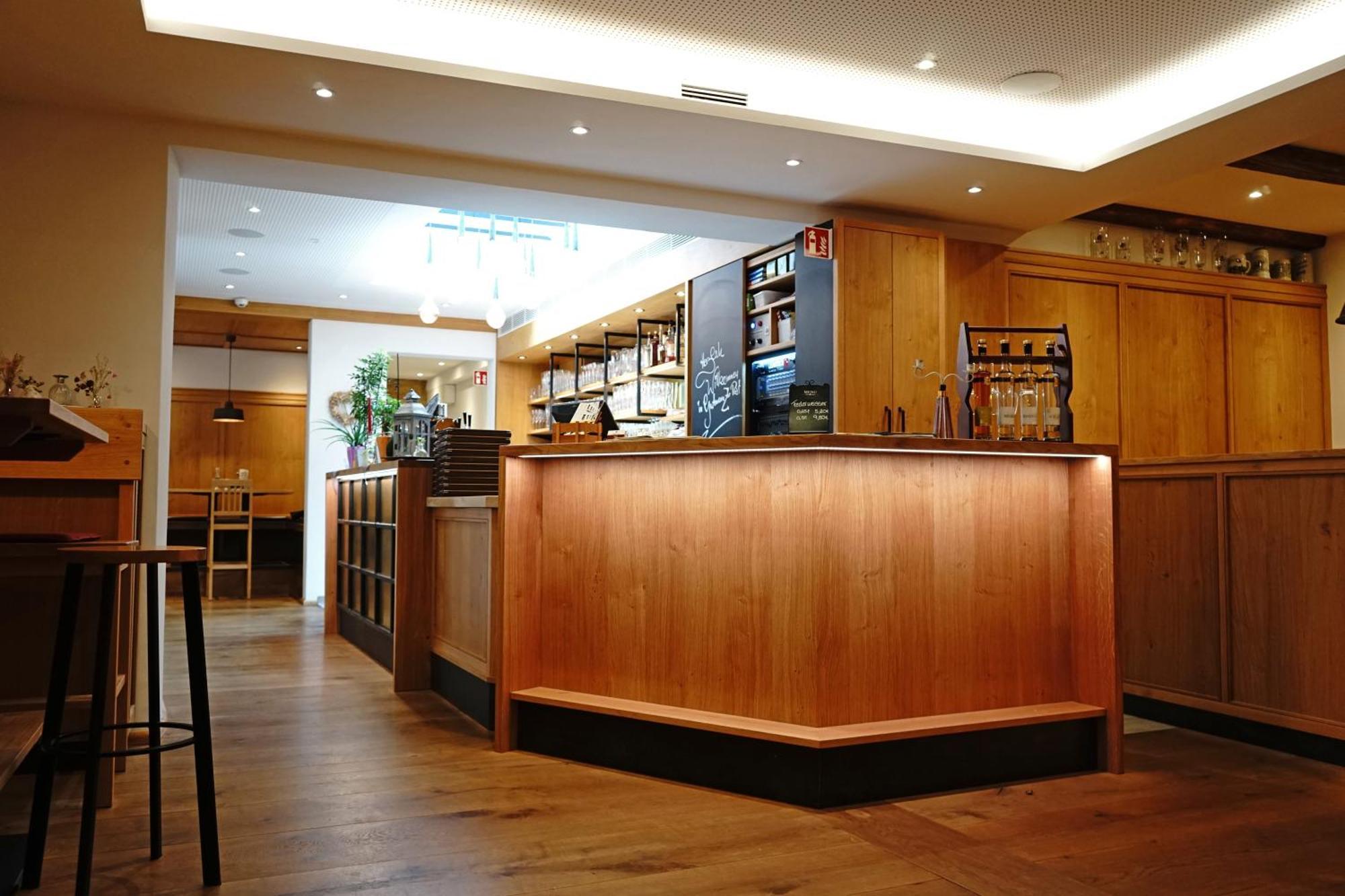 הילפולטשטיין Hotel Zum Schwarzen Ross Und Gutmann Zur Post מראה חיצוני תמונה