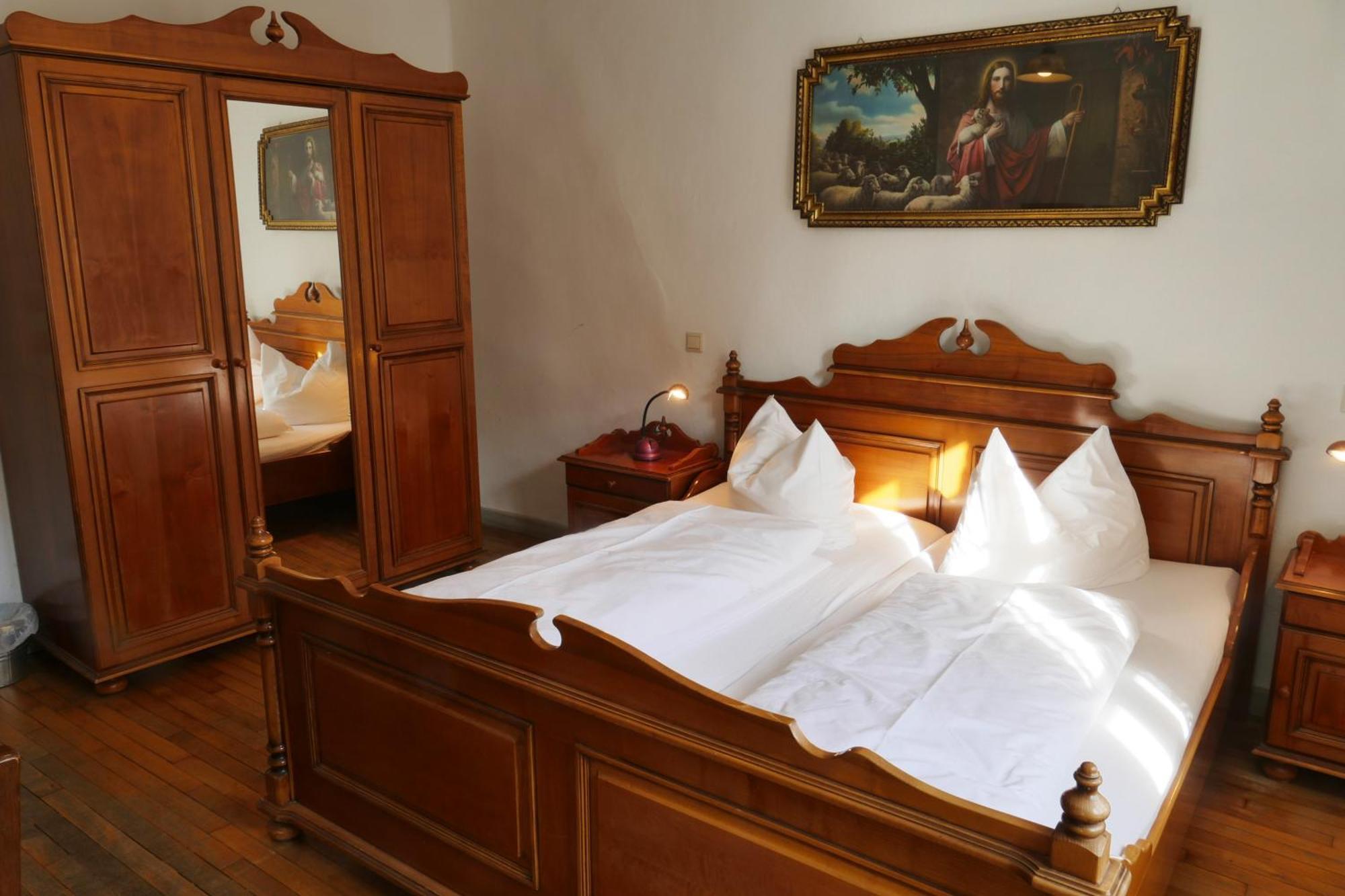הילפולטשטיין Hotel Zum Schwarzen Ross Und Gutmann Zur Post מראה חיצוני תמונה